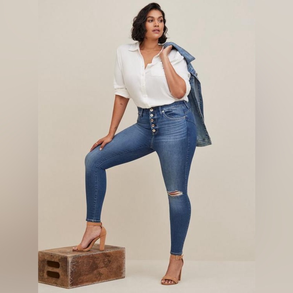 Torrid High-Rise Button-Fly Skinny bombshell skinny Jeans FLATTERING